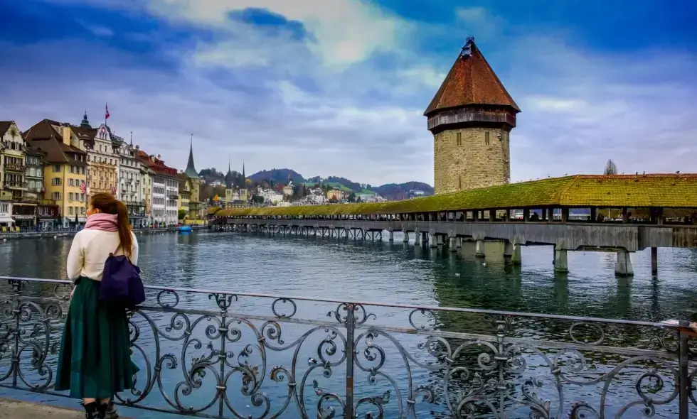 Viaggiare in auto in Svizzera – quando e dove conviene acquistare la vignetta?